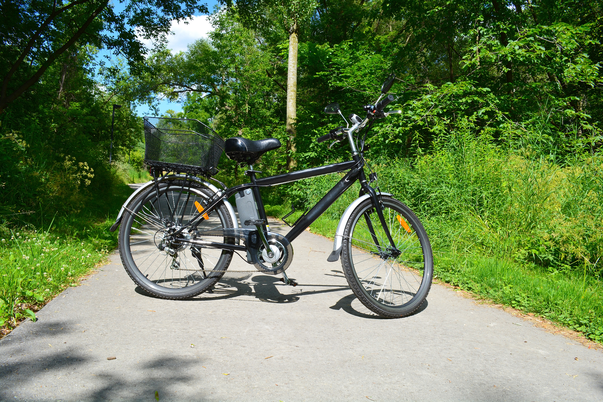 Učinkovit, okolju prijazen in način prevoza za sodobni čas s pomočjo električnega kolesa